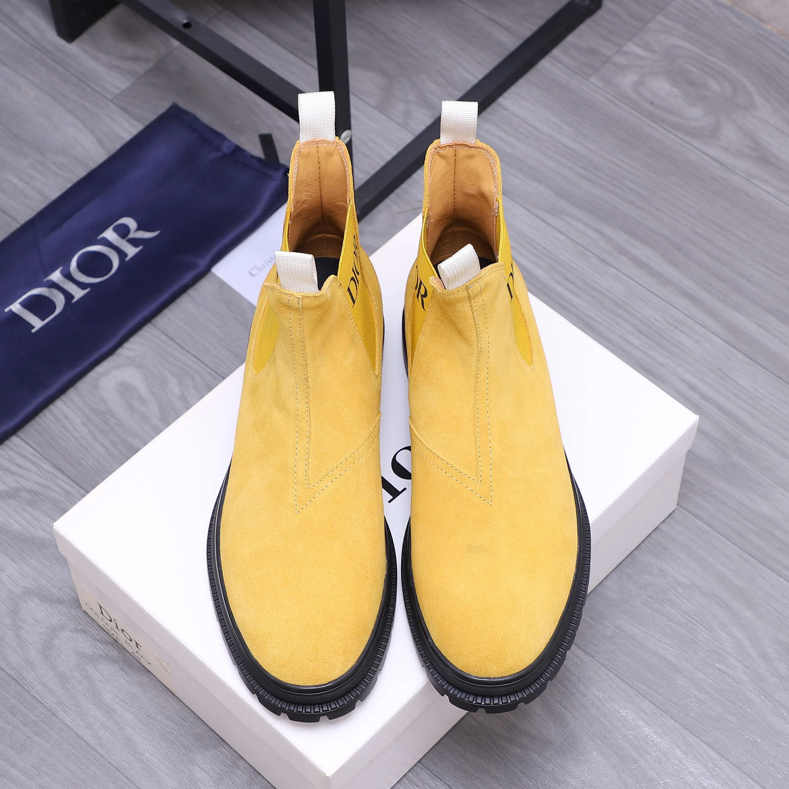 Men's shoes 💰500 Product trademark: Dior "Dior" high-top casual shoes Regular size: 38-45 (45 is custom-made and non-returnable) Product materials: Selected frosted cowhide upper, cowhide lining, rubber non-slip outsole